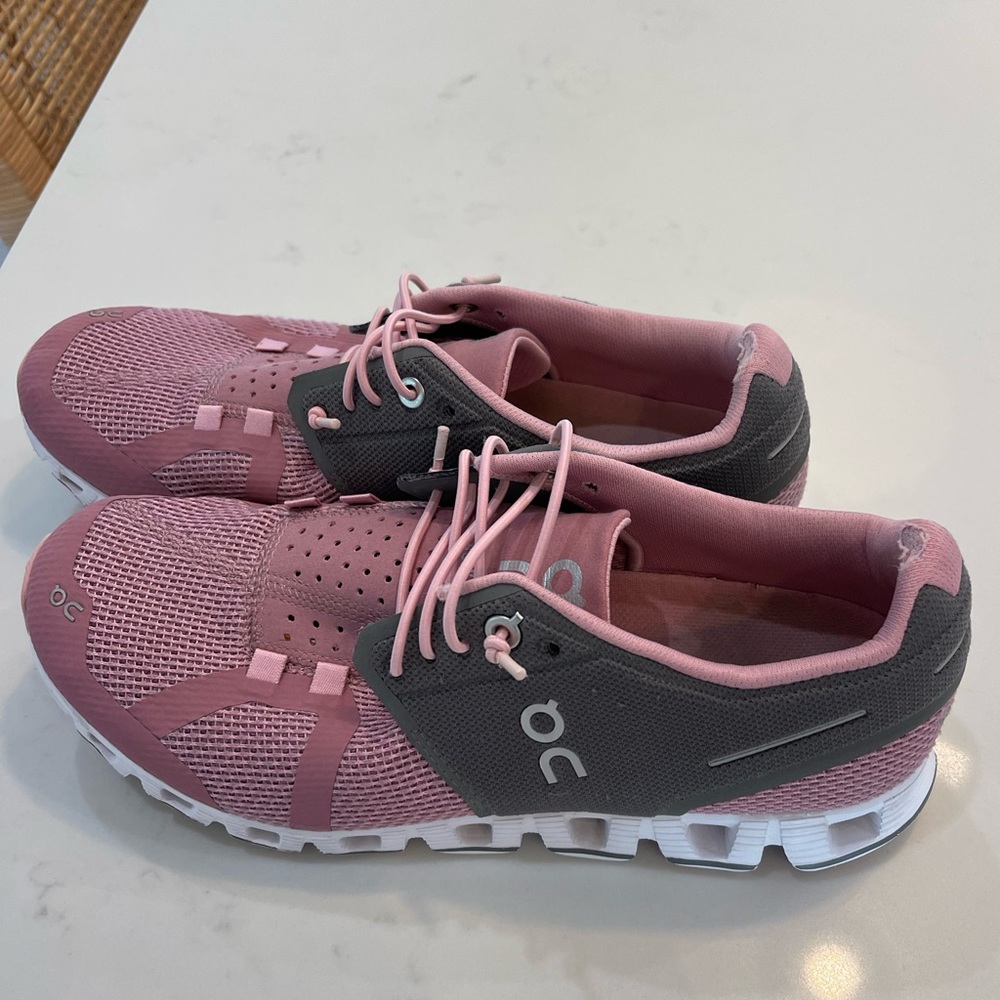 WOMEN’S ON CLOUD RUNNING SHOES
